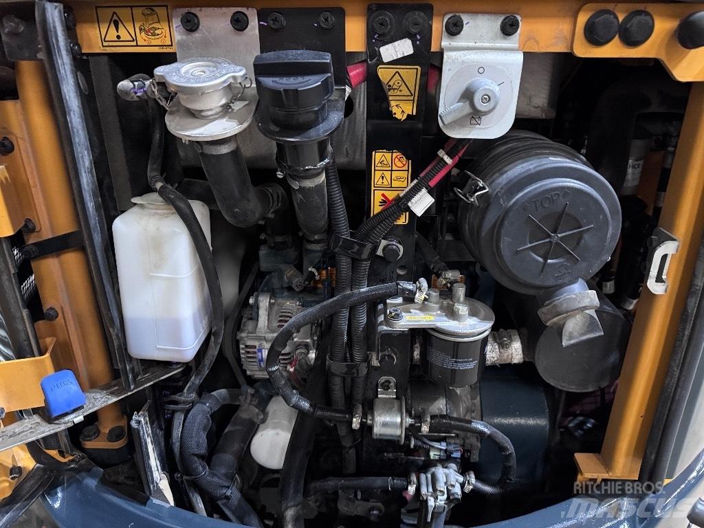 Hyundai R25Z-9 AK Mini rýpadla < 7t
