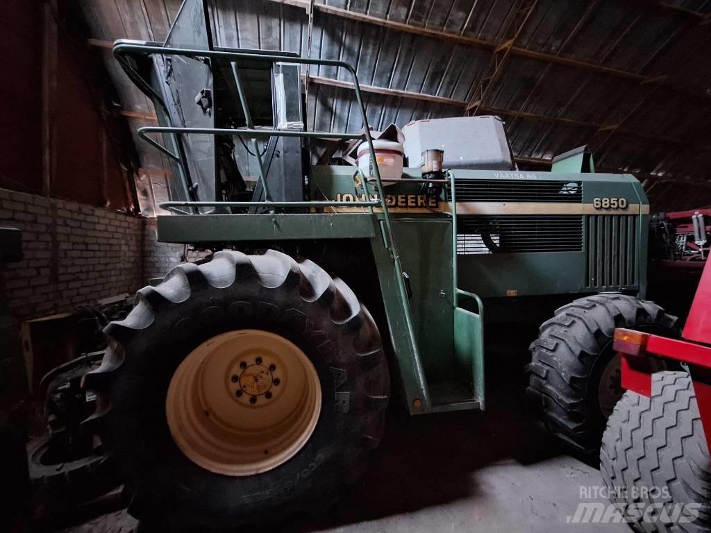 John Deere 6850 Samojízdné sekačky