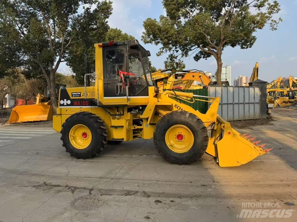 Komatsu WA100-1 Kolové nakladače