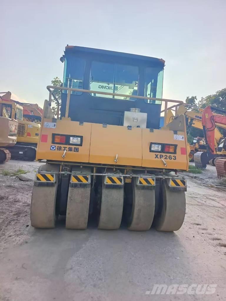 XCMG XP 263 Pneumatikové válce
