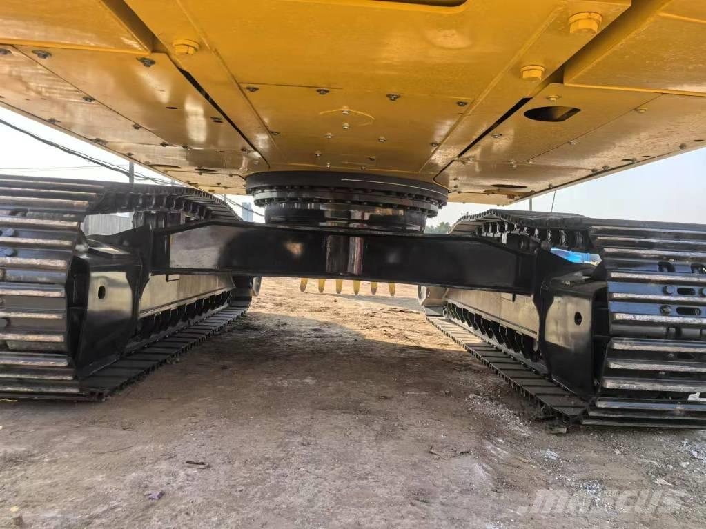 Komatsu PC 300-8 Pásová rýpadla