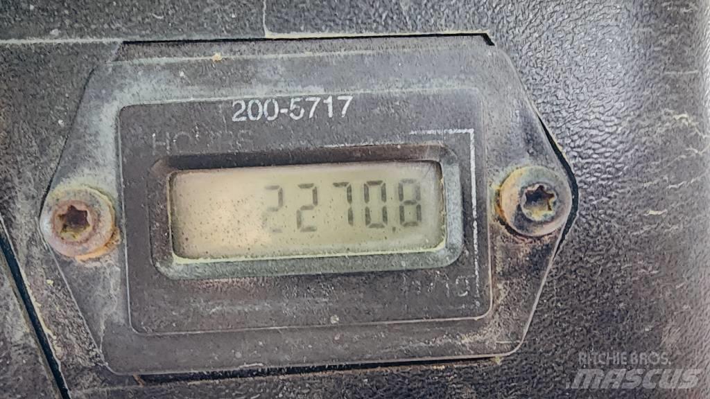 CAT 257 B Smykem řízené nakladače