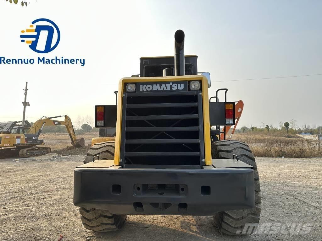 Komatsu WA380 Kolové nakladače