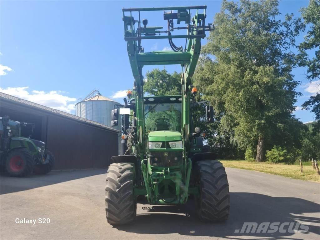 John Deere 6130R Traktory