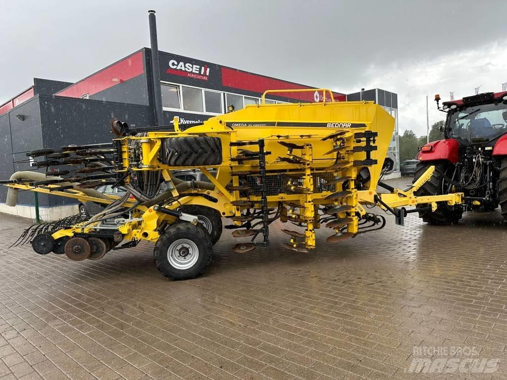 Bednar 4000F Mechanické secí stroje