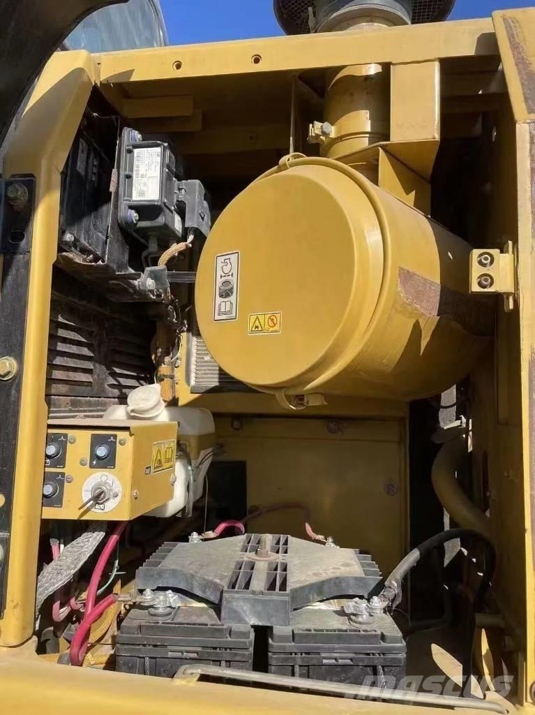 CAT 329 D2 Pásová rýpadla