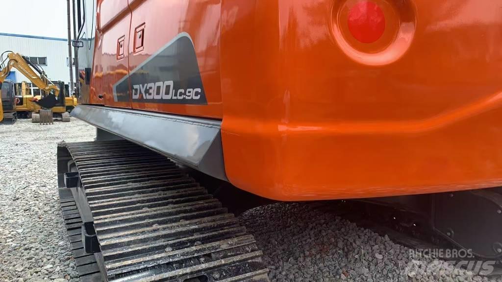 Doosan DX 300 Pásová rýpadla