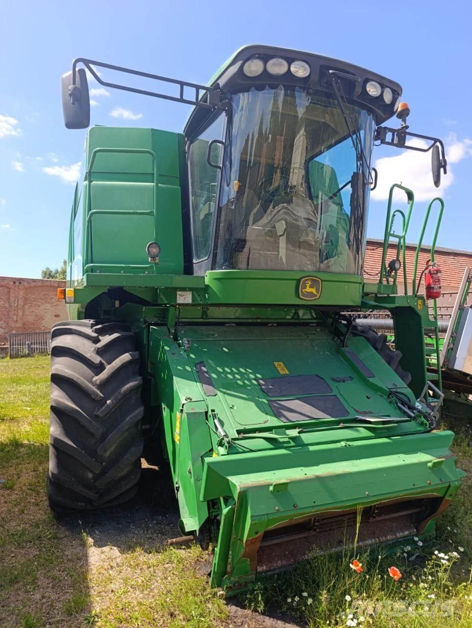 John Deere W650 Sklízecí mlátičky