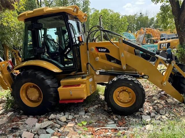 CAT 420 F Rýpadlo-nakladače