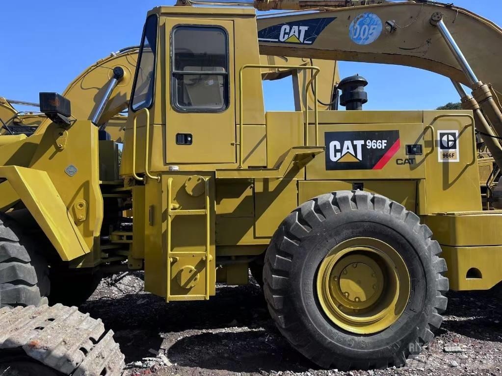 CAT 966F Kolové nakladače