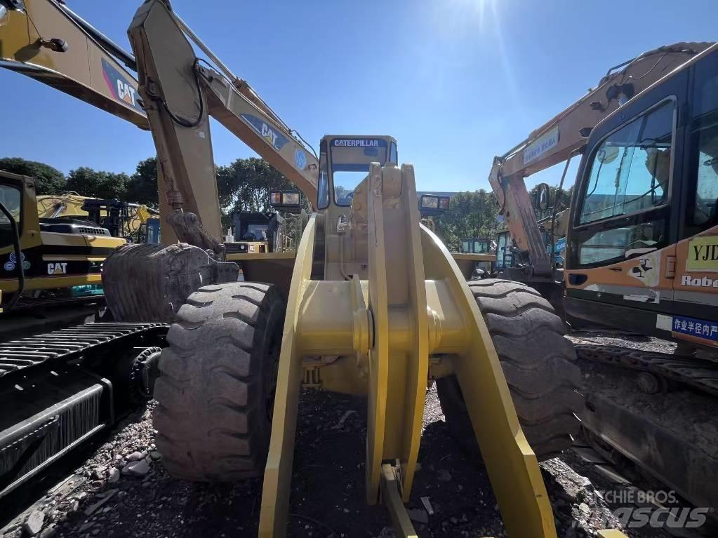 CAT 966F Kolové nakladače