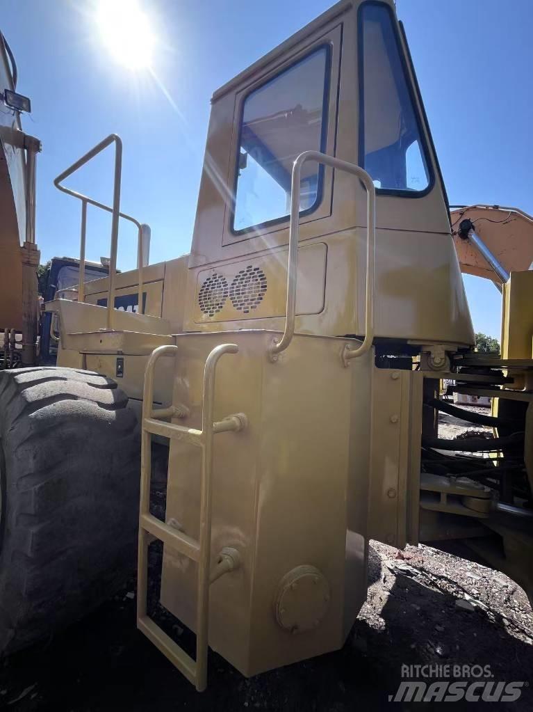 CAT 966F Kolové nakladače