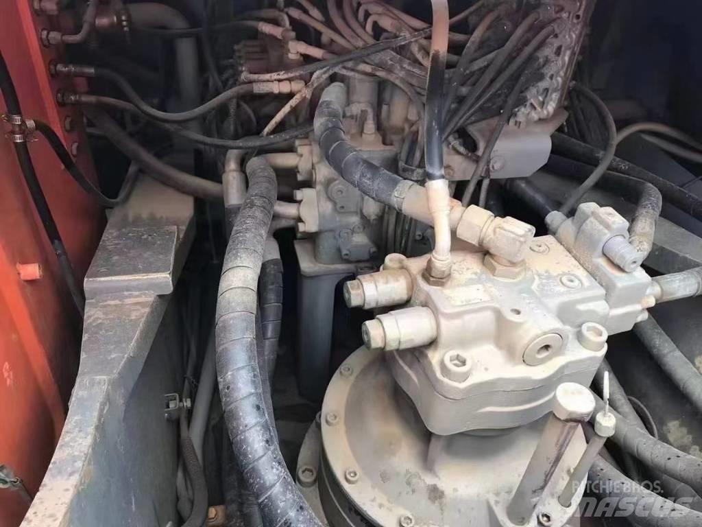 Hitachi ZX350 Pásová rýpadla