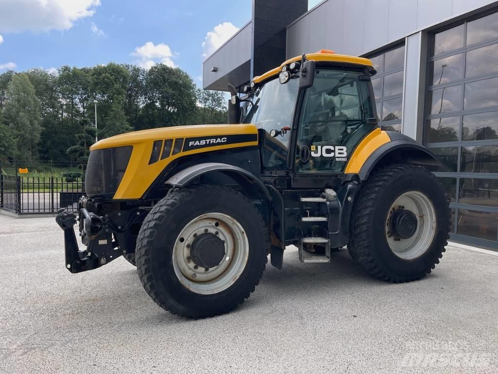 JCB Fastrac 8250 Traktory