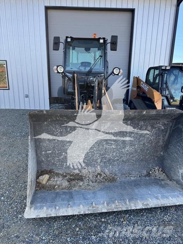 CASE 221F Kolové nakladače