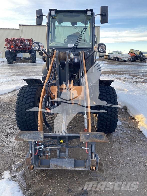 CASE 221F Kolové nakladače