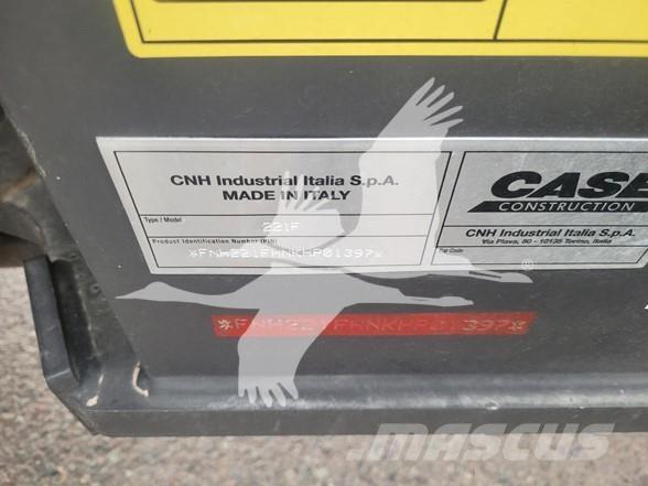 CASE 221F Kolové nakladače