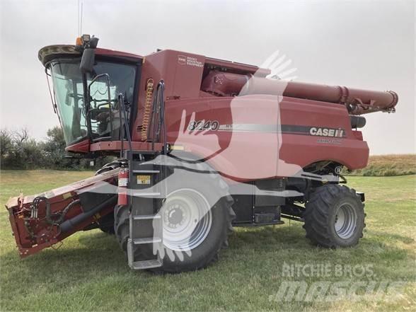 Case IH 8240 Sklízecí mlátičky