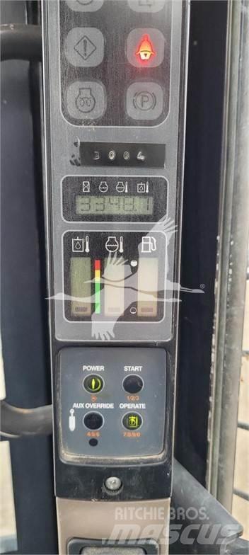 CASE TR320 Smykem řízené nakladače