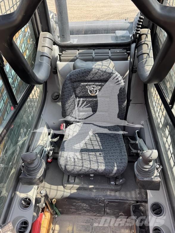 CASE TV450B Smykem řízené nakladače