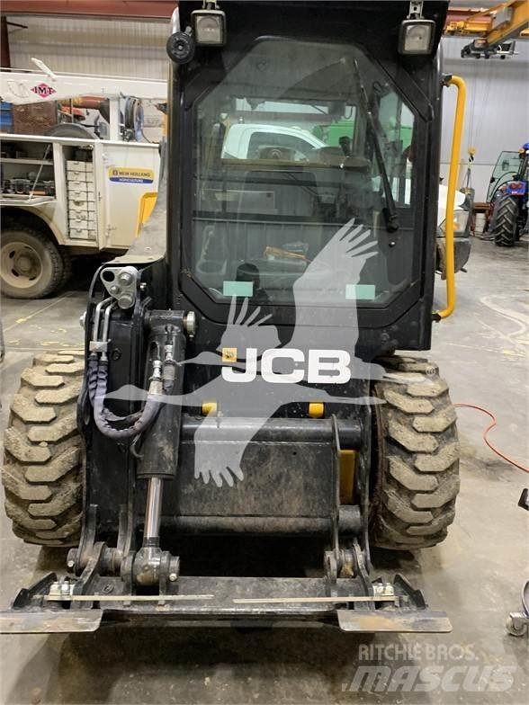JCB 215 Smykem řízené nakladače