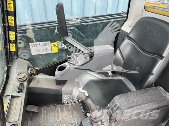 JCB 3TS-8T Smykem řízené nakladače