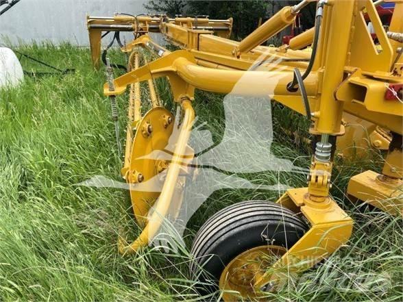 Vermeer R2800 Obraceče a shrabovače sena