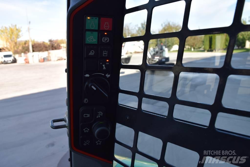 Bobcat T 66 Smykem řízené nakladače