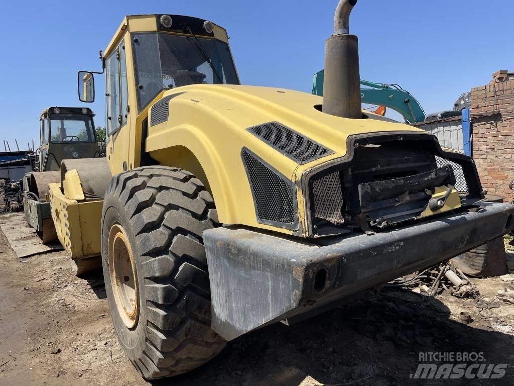 Bomag 226-4 Tahačové válce