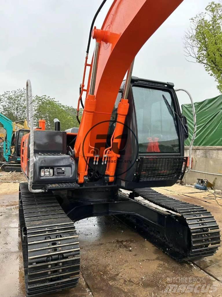 Hitachi ZX 120-6 Midi rýpadla 7t - 12t