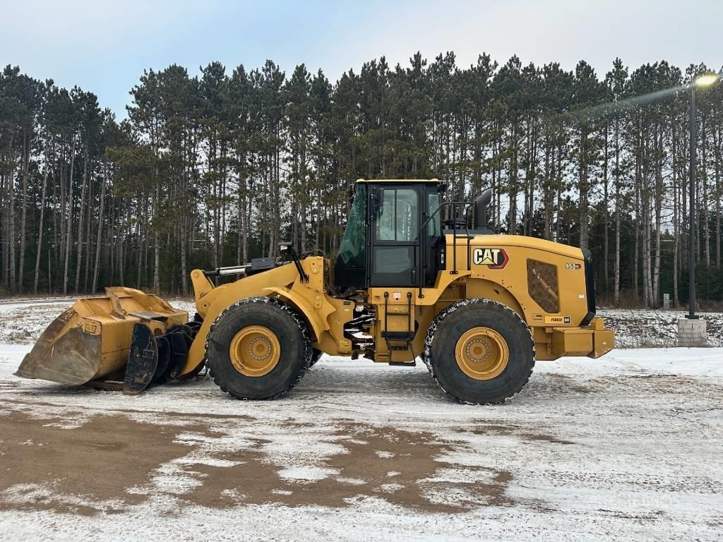 CAT 950 Kolové nakladače