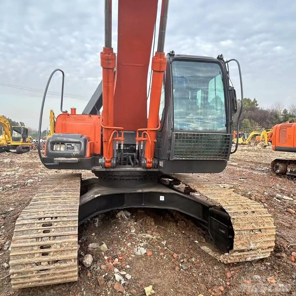 Hitachi ZX 240 Pásová rýpadla