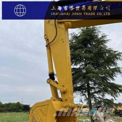 Komatsu PC 450 Pásová rýpadla