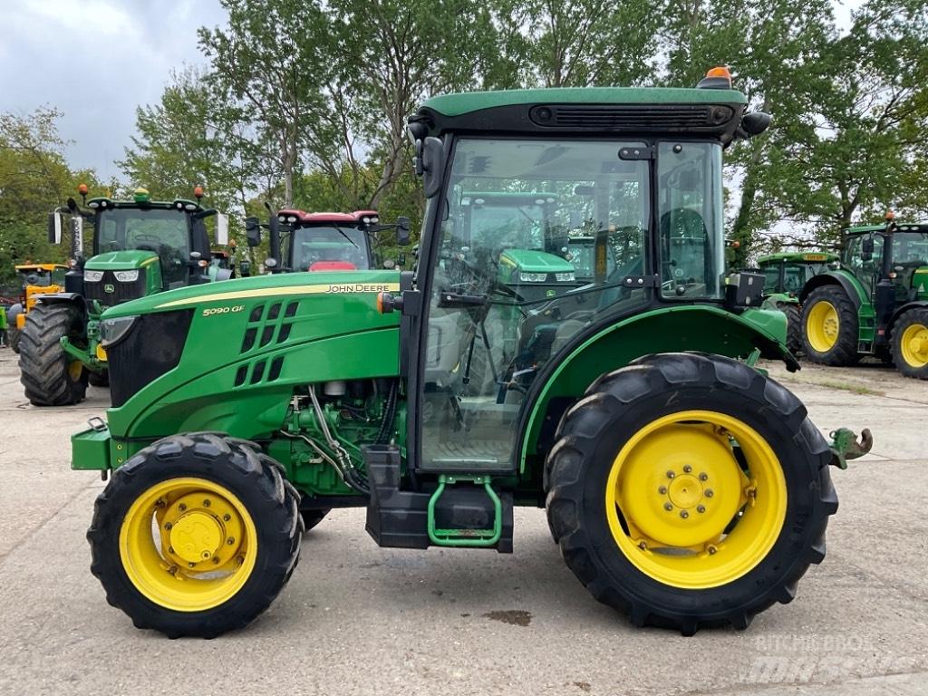 John Deere 5090 GF Traktory