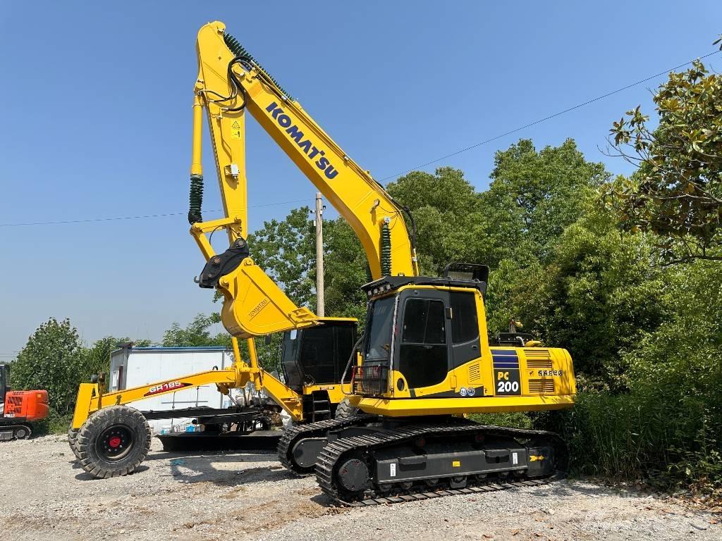 Komatsu PC200-8 Pásová rýpadla