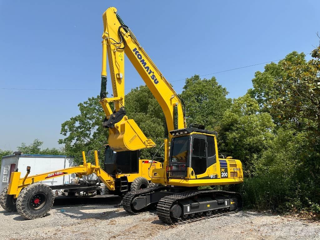 Komatsu PC200-8 Pásová rýpadla