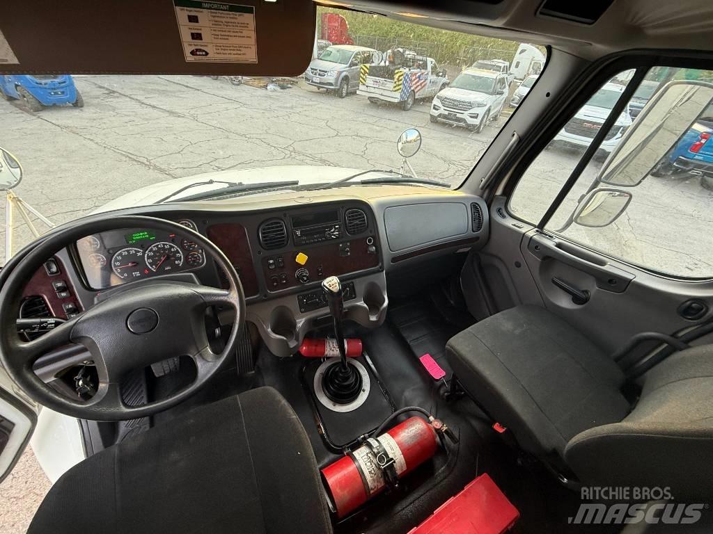 Freightliner M 106 Skříňová nástavba