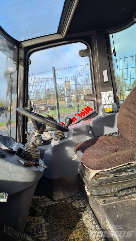 Mecalac AX 700 Kolové nakladače