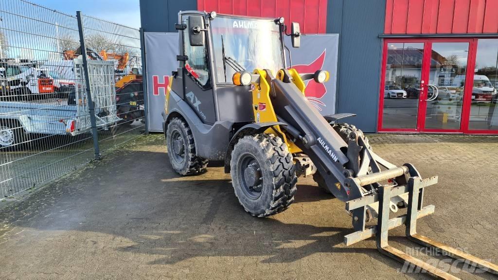 Mecalac AX 700 Kolové nakladače