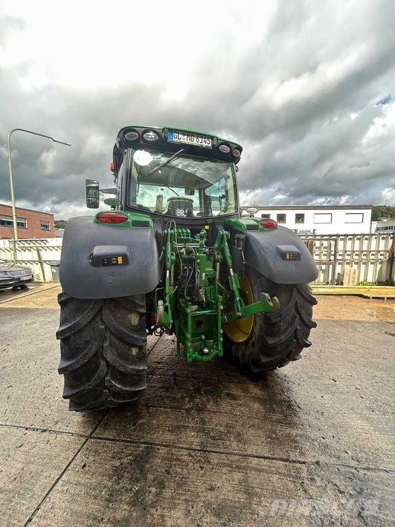 John Deere 6145R Traktory