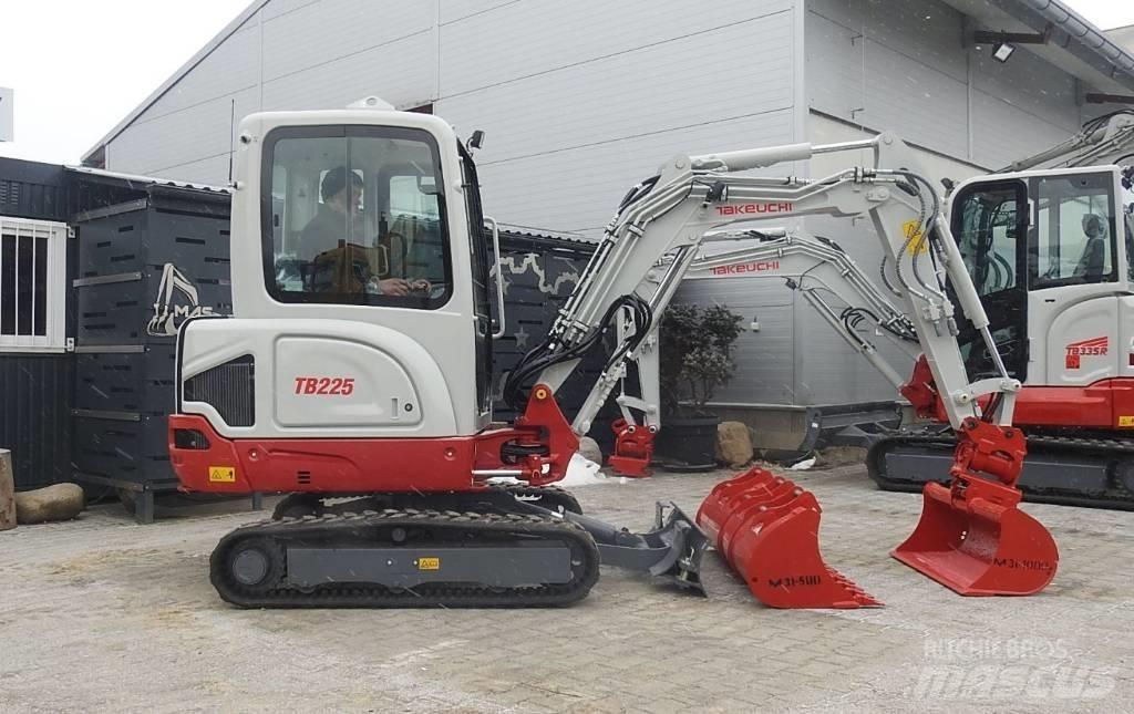 Takeuchi TB225 Mini rýpadla < 7t