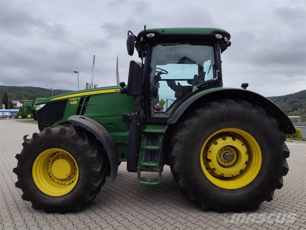 John Deere 7250R Traktory