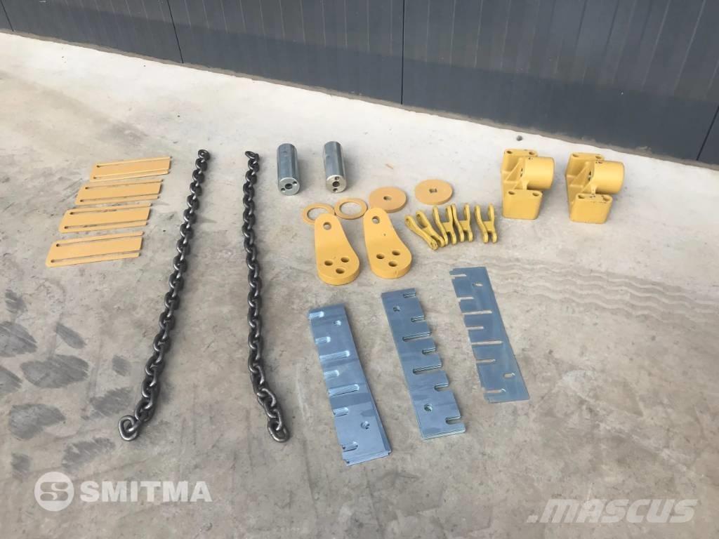 CAT 740B Zadní dveře