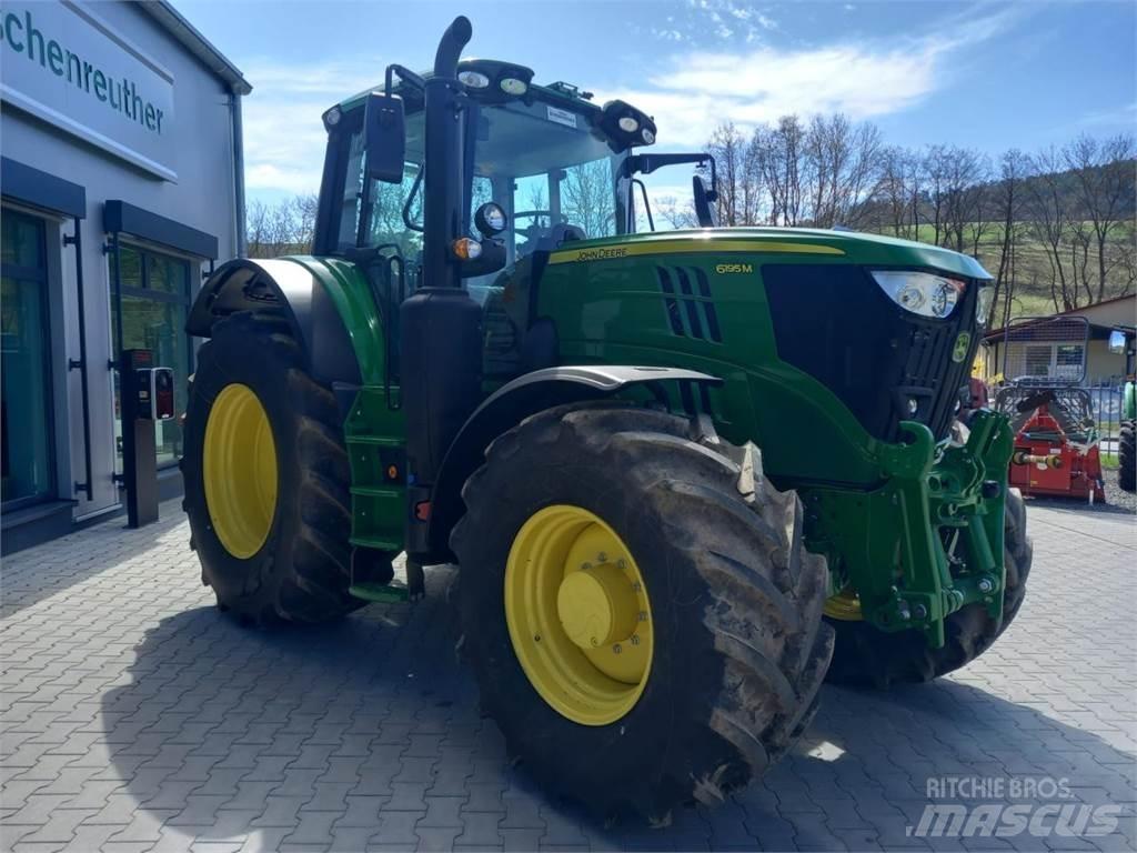 John Deere 6195M Traktory