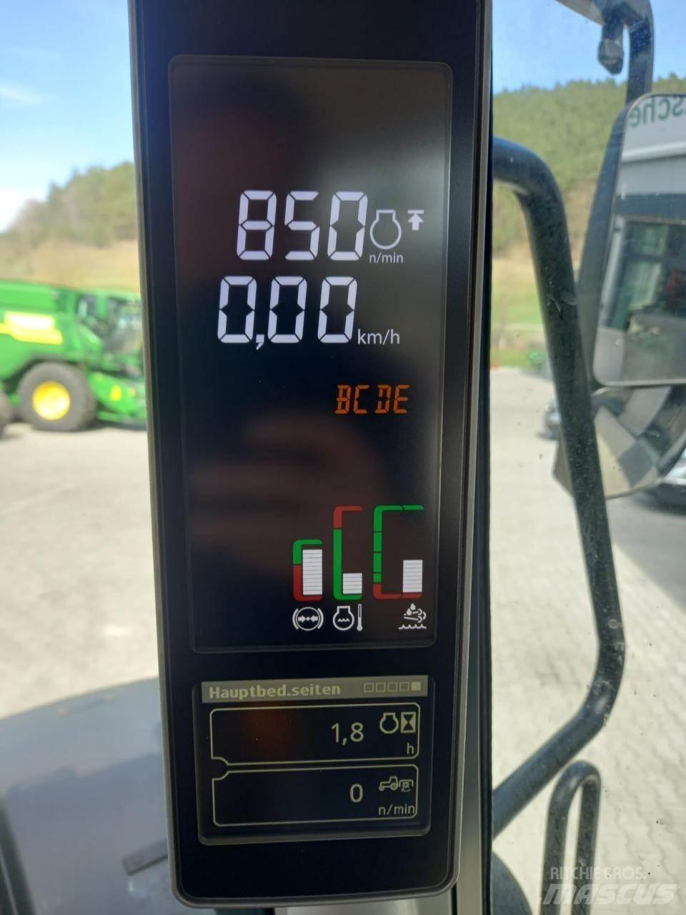 John Deere 6195M Traktory