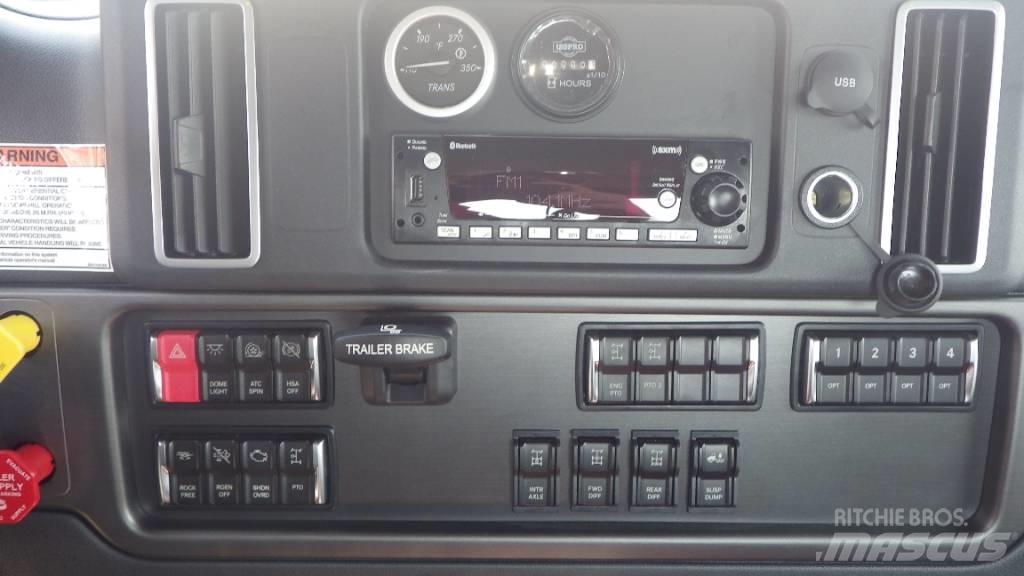 Freightliner 114 SD Nákladní vozidlo bez nástavby