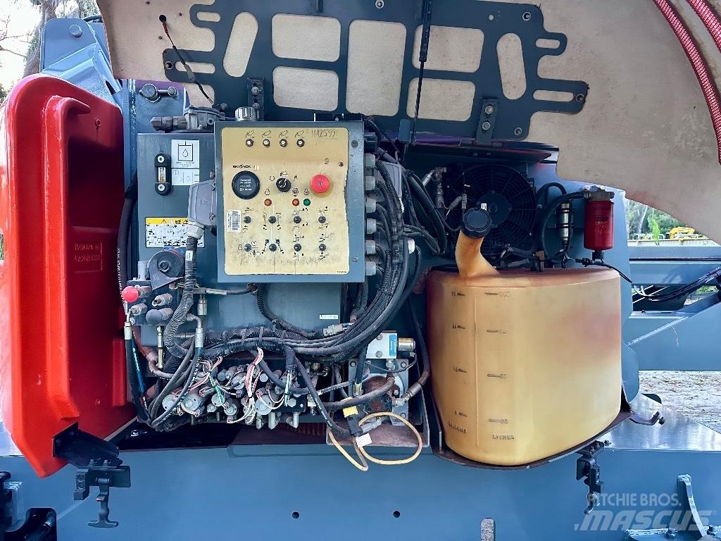 SkyJack SJ 63 AJ Kloubové plošiny