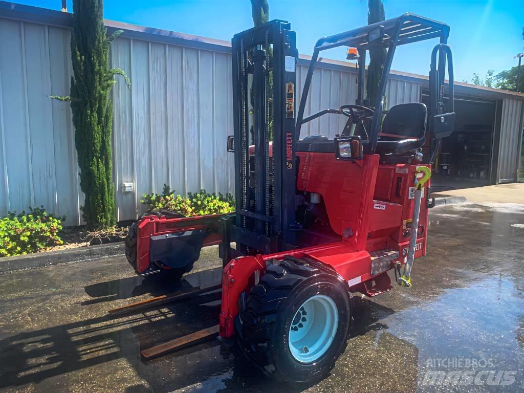 Moffett M55 Závěsné vysokozdvižné vozíky
