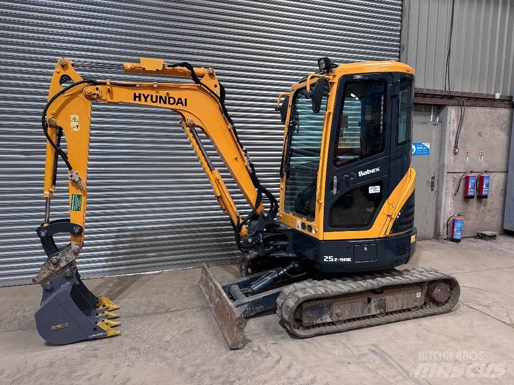 Hyundai R25Z-9 AK Mini rýpadla < 7t
