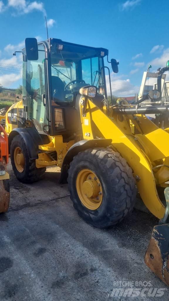 CAT 907M Kolové nakladače